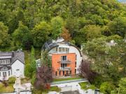 Draußen in Sievering blüht schon der Flieder. Bestlage...