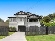 Dreamy interiors, irresistible entertaining Idyllic...