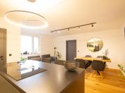 Drei Balkone. Vier Zimmer. Kürzlich saniert. Bereit für...