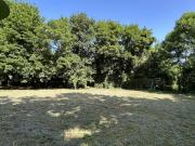 Drei bebaubare Grundstücke + Villa mit Garten in...