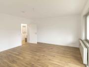 Drei WG Zimmer zur Vermietung! Komplette Wohnung frei in...