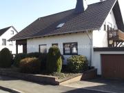 Drei Wohnungen, ein Zuhause: Einfamilienhaus mit...