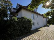 Dreiraumwohnung mit Balkon und zwei Stellplätzen im...