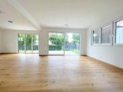 Dreistöckige Villa mit Garage nahe dem Mühlwasser
