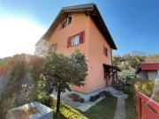 Dreistöckiges Einfamilienhaus mit Garten