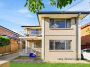 DUAL INCOME DOUBLE STORY HOME IN PRIME ROSEBERY LOCATION