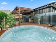 DUAL INCOME OPPORTUNITY WITH RENOVATED RESIDENCE &...