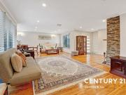 Dual Income Or Extended Family 3 Bedroom House + 2...