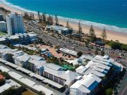DUAL KEY BEACH SIDE APARTMENT IN HEART OF ALEX HEADLAND
