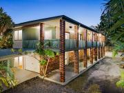 DUAL LIVING CLOSE TO WATERFRONT!