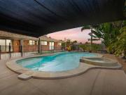 Rare Dual Living & an Entertainer's Delight!