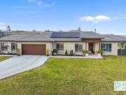 Dual Living with Internal Self Contained Unit Dual Living with Internal Self Contained Unit