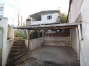 Duas casas / Casa uma com 2 quartos / Ótima localização!