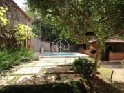 Duas casas de 2 quartos e quintal com piscina e área...