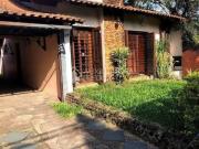 duas casas no pátio com 4 quartos