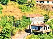 Duas moradias com terreno e água junto ao ribeiro, para... Duas moradias com terreno e água junto ao ribeiro, para...