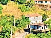 Duas moradias com terreno e gua junto ao ribeiro, para...