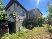 Duas Moradias geminadas para reconstruir inseridas num...