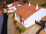 Duas Moradias Isoladas Num Terreno De 1.823 M² Uma...