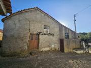 Duas moradias para restauro com logradouro