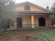 Due unit immobiliari in villa zona Borghesiana