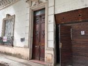 DUEÑOS VENDEN CASA ANTIGUA EN AMPLIO TERRENO V.SARSFIELD...