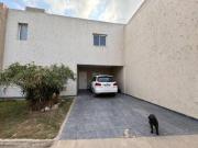 DUPLEX 3 DORMITORIOS EN HOUSING CON COCHERA Y PATIO APTO...