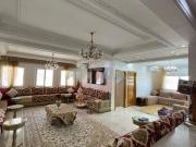 Duplex à vendre, deux façades, bien ensoleillé Duplex à vendre, deux façades, bien ensoleillé