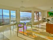 Duplex atemberaubender Blick auf den See in einer...