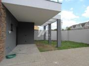 Duplex com 3 suítes e amplo jardim no Portão!