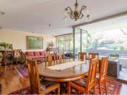 Duplex con Jardín en Vitacura, 5 Dormitorios