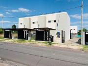 DUPLEX DE 2 DORMITORIOS CON COCHERA Y PARQUE. CITY BELL