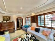 Duplex de Alto Padrão com Duas Casas em Lote Plano!