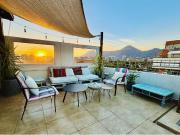 Duplex en Las Condes: Terraza y Confort Moderno