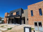 DUPLEX EN SAN IGNACIO VILLAGE 3 DORMITORIOS PATIO ASADOR