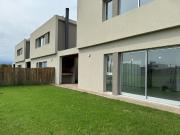 DUPLEX EN VENTA 139 y 505 Complejo Cerrado en Don Carlos...