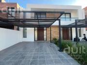 Duplex en Venta espectacular en La Calandria!
