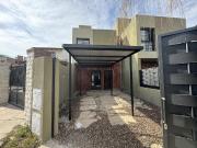 Duplex en venta frente al arroyo