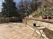 Duplex familial à rénover, avec terrasse et parking