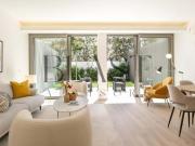 Duplex moderno com oásis de jardim privado na...