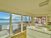 Duplex Panoramablick auf den See in einer ruhigen Gegend