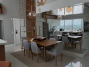 Duplex para aluguel possui 253 metros quadrados com 4...