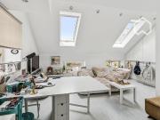 Duplex Penthouse in Dusseldorf with first row Rhine...
