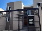 DÚPLEX PREMIUM EN VENTA DE 4 DORMITORIOS CON PISCINA –...