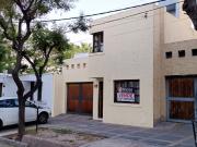 Duplex Ubicadísimo 2 dormitorios 2 baños, cochera, patio...