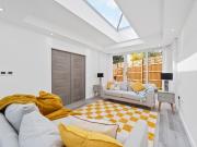Durham Road SW20, 2 bed property to rent, £4,500 pcm |...