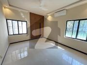 E 7 800 gaz 4Bedroom house available for rent E 7