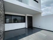 E.R. ESTRENA CASA EN ABADIA DE MONTI OLIVETO