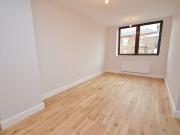 East Barnet Road, Barnet EN4, 2 bed flat to rent, £2,000...