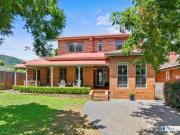 EAST TAMWORTH Dress Circle Location